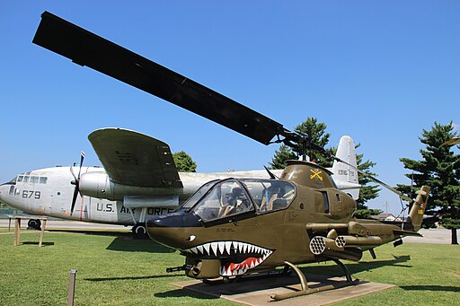 Which is better – the Cobra or the Apache Helicopter?